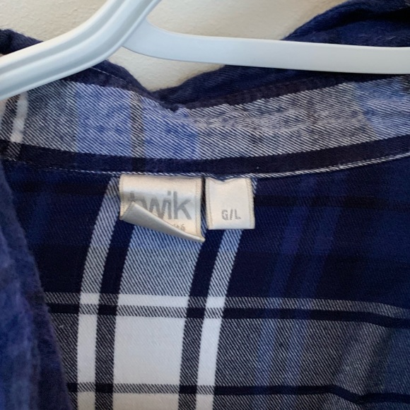 Blue long sleeve flannel. - Picture 2 of 3